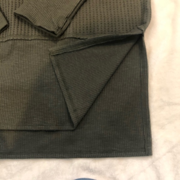 American Eagle Soft Bateau Neckline Tee NWT - Picture 3 of 6